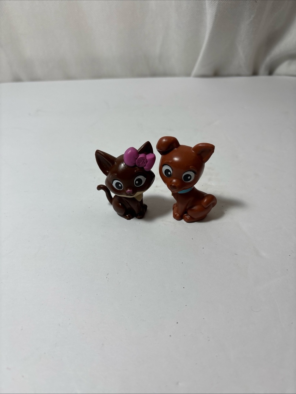 Barbie pet Brown Cat and Dog Mini Figures - Pink Accent